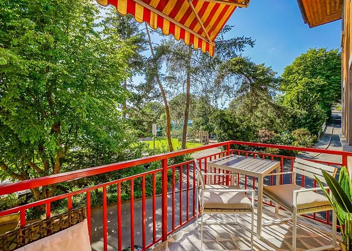 Tropical With A Balcony - View * Μοντρέ