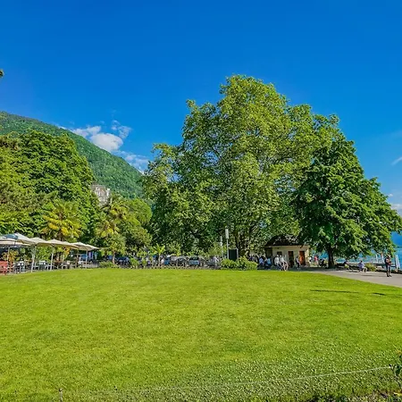 Tropical With A Balcony - View Montreux