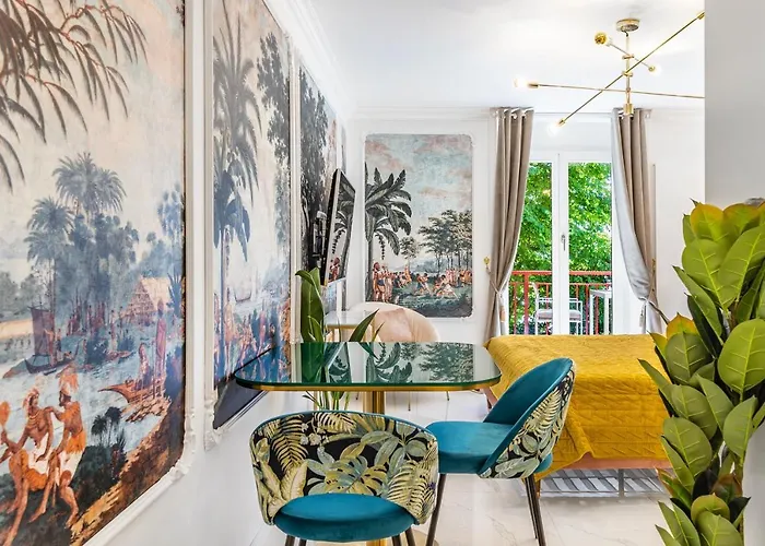 Tropical With A Balcony - View Montreux